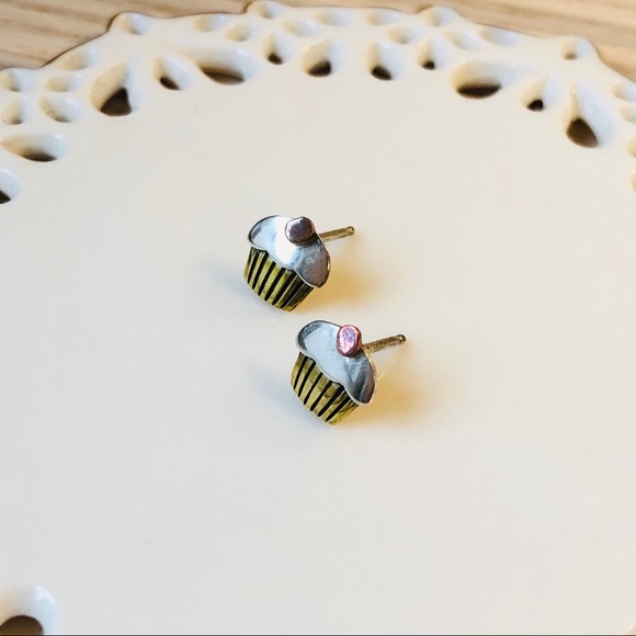 🧁EARRINGS // Dainty Mini Cupcake Earrings - Picture 2 of 5